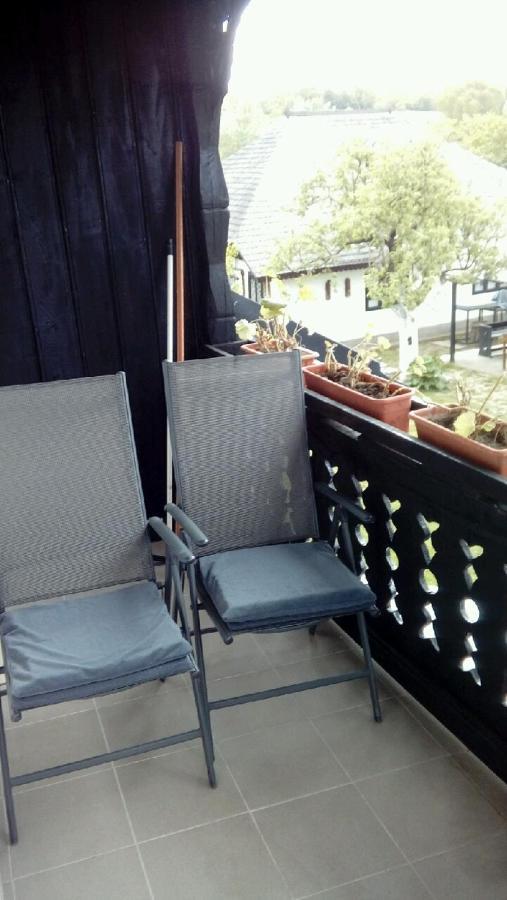 Bed & Breakfast Popamuseum Tarpesti Strada Muzeului Nr 28 Tîrpeşti Exteriör bild