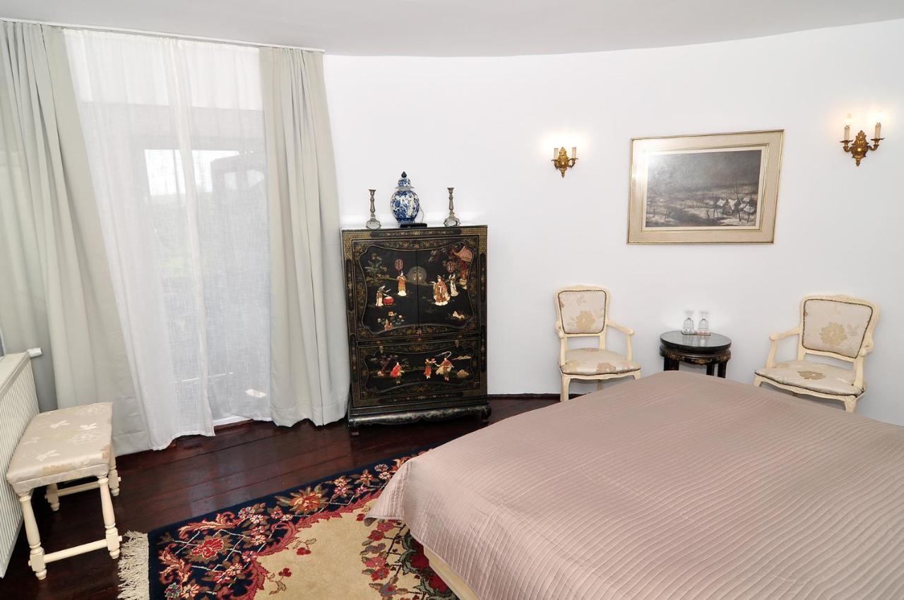Bed & Breakfast Popamuseum Tarpesti Strada Muzeului Nr 28 Tîrpeşti Exteriör bild
