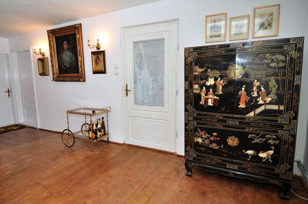 Bed & Breakfast Popamuseum Tarpesti Strada Muzeului Nr 28 Tîrpeşti Exteriör bild