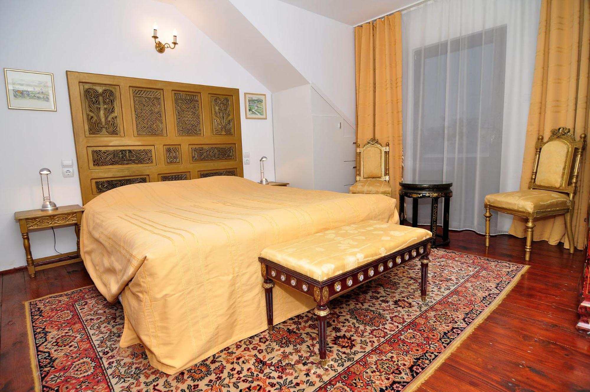Bed & Breakfast Popamuseum Tarpesti Strada Muzeului Nr 28 Tîrpeşti Exteriör bild