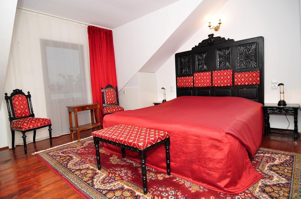 Bed & Breakfast Popamuseum Tarpesti Strada Muzeului Nr 28 Tîrpeşti Exteriör bild