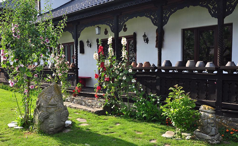 Bed & Breakfast Popamuseum Tarpesti Strada Muzeului Nr 28 Tîrpeşti Exteriör bild