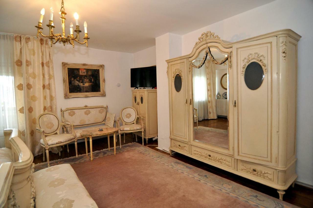 Bed & Breakfast Popamuseum Tarpesti Strada Muzeului Nr 28 Tîrpeşti Exteriör bild
